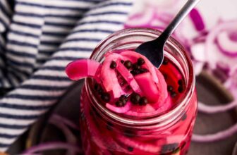 Methods to Make Pickled Crimson Onions